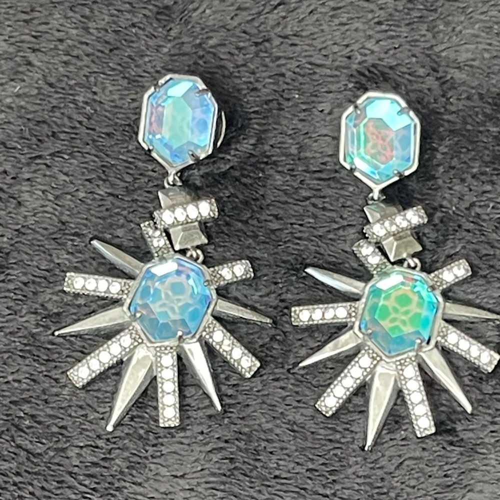 NWOT Kendra Scott gunmetal and iridescent crystals. Dust bag included.